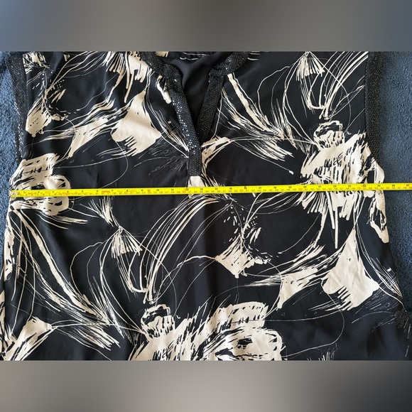 Women's plus-size blouse in size 2XL, black and beige with a floral pattern. - Picture 8 of 10